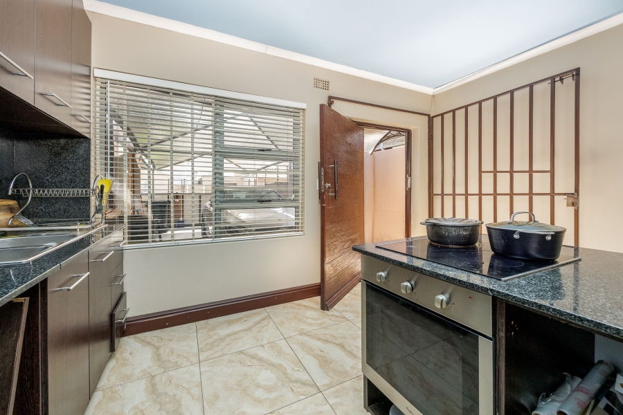 6 Bedroom Property for Sale in Silwood Heights Western Cape